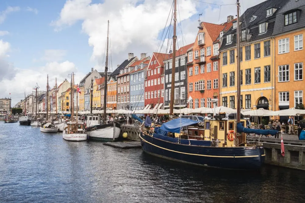 Moving from Dubai to Denmark - acorn movers - dubai