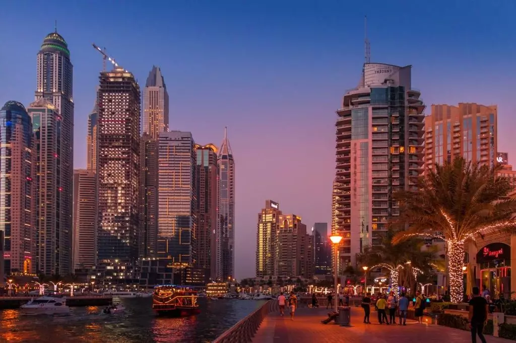 Moving from Dubai to Singapore - acorn movers - dubai