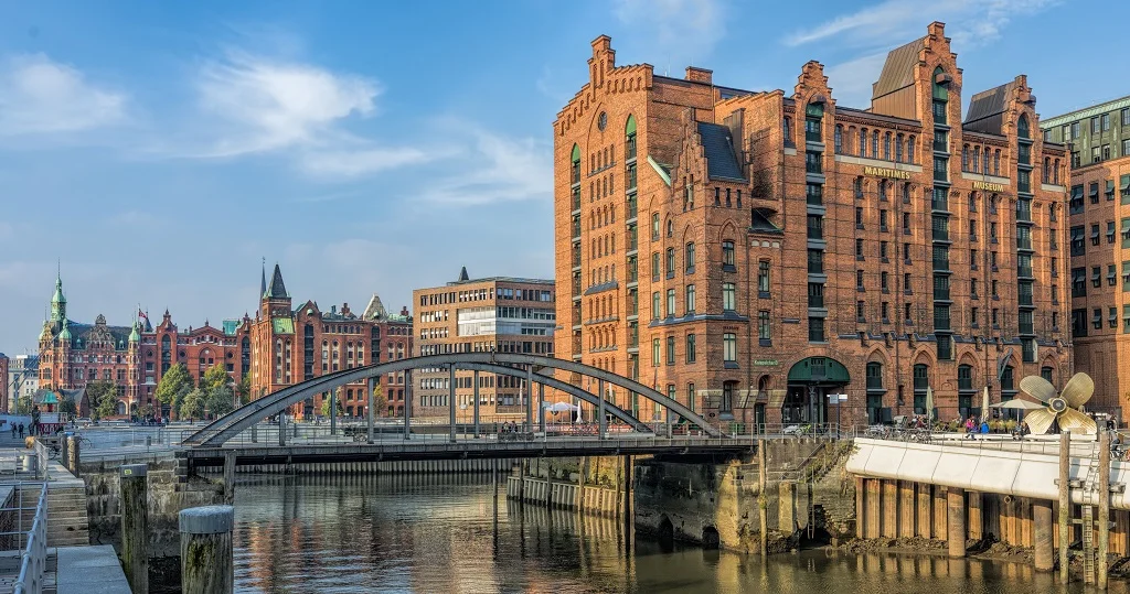 Moving to Hamburg from Dubai - acorn movers - dubai