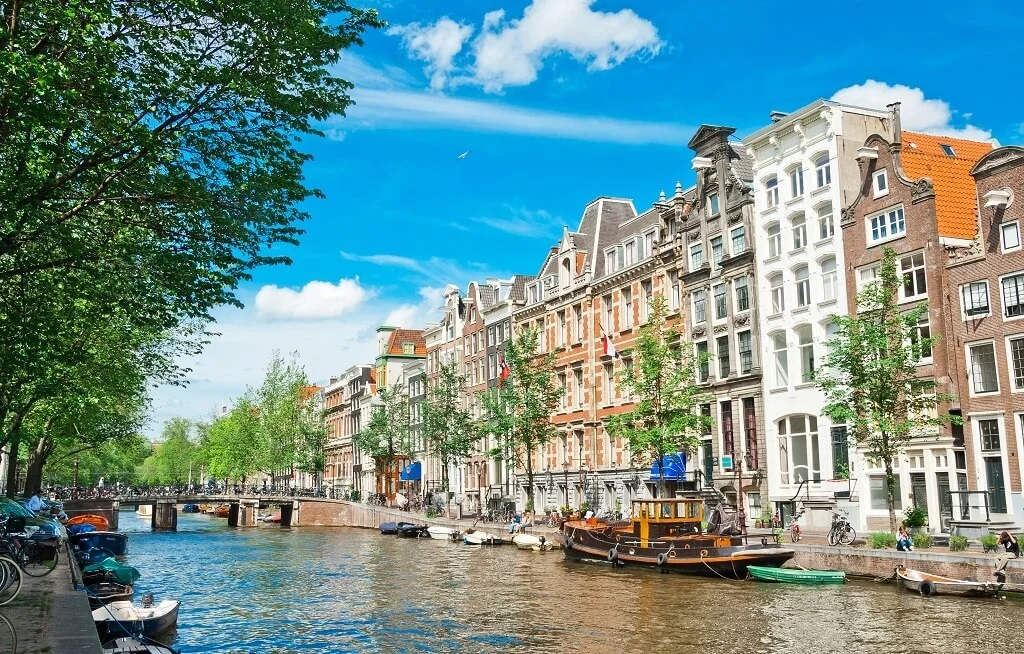 Moving to Amsterdam from Dubai - acorn movers - dubai