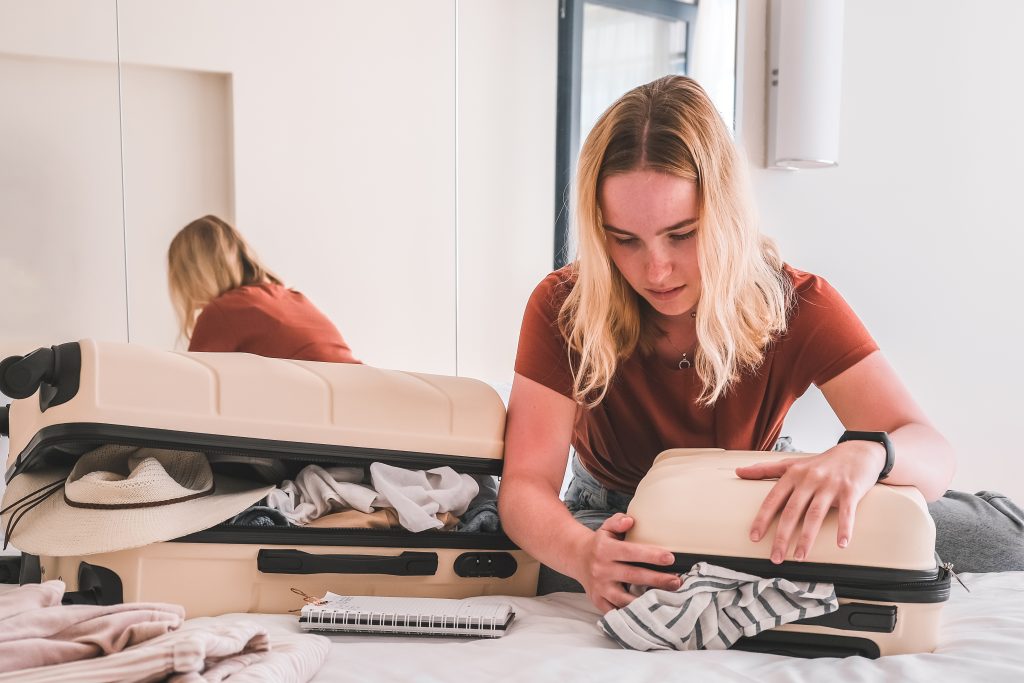 How Your Destination Affects the Packing Decision - acorn movers - dubai