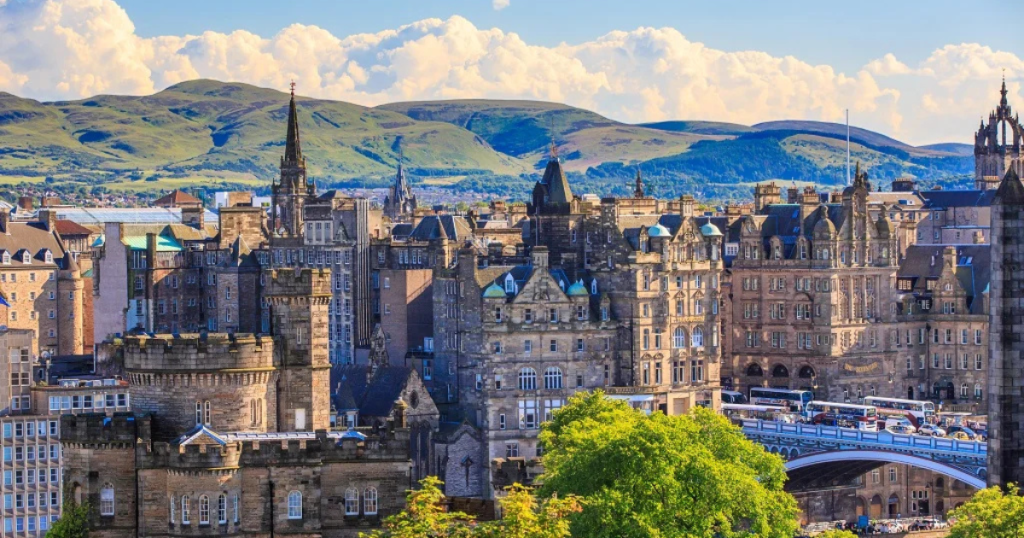 Moving from Dubai to Edinburgh- Scotland's Capital and What Expats Should Know - acorn movers - dubai